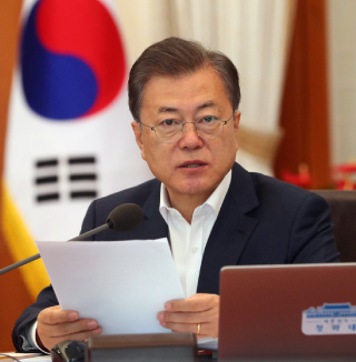 In a cabinet meeting at the Blue House last week, President Moon Jae-in said Korea is ’in a state of war“ in economic terms. [JOINT PRESS CORPS]