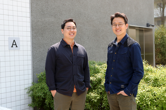  Wui Tae-yang, left, and Lee Min-su, right, CEOs of Cociety. [CHOI JEONG-DONG]