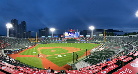 A photo of an empty Sajik Baseball Stadium in Busan on Saturday. [KANG YOO-RIM]