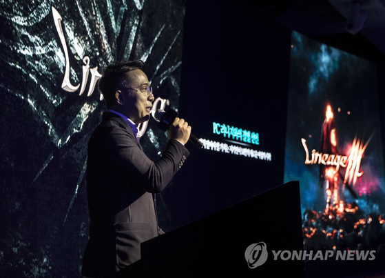 In this file photo, Kim Taek-jin, CEO of online game publisher NCSOFT Corp., gives a keynote speech in Seoul on May 15, 2018, on the anniversary of the Lineage M. [YONHAP]