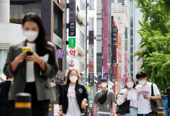 Plastic surgery clinics were one of the beneficiaries during the Covid-19 pandemic in Korea in the first quarter of 2020. [NEWS1]