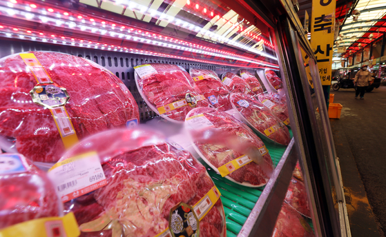 Beef is displayed in a butcher shop inside the largest meat market in the country, Majang Meat Market, in Seong-dong-district, eastern Seoul, on May 19 [NEWS1]