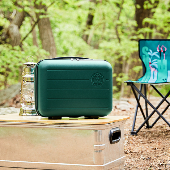 Starbucks Korea's camping chair and "summer ready" bag are the rewards in the 2020 summer e-frequency program. [STARBUCKS KOREA]