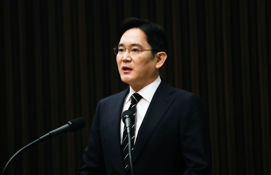 Samsung’s de facto leader Lee Jae-yong on May 6 vows to end dynastic succession at Korea’s largest business group in a public mea culpa for irregularities in his own rise to the top.  [YONHAP] 
