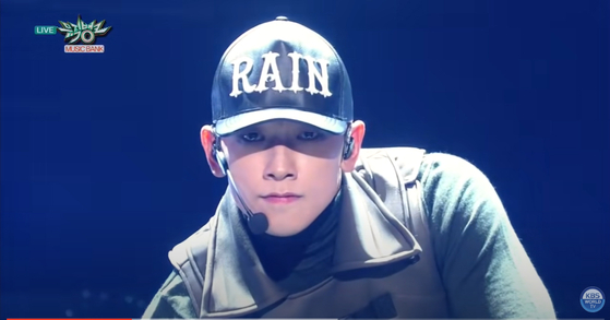Rain performing on KBS's "Music Bank." [SCREEN CAPTURE] 