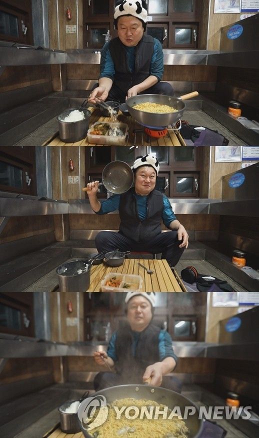 Entertainer Kang Ho-dong on tvN show "Ramyeonator." [YONHAP]
