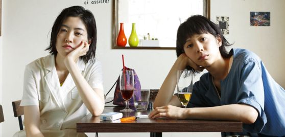 A scene from Japanese film "Blue Hour," scheduled to hit the local box office next month. Actor Shim Eun-kyung, left, portrays free-spirited Kiyoura and Japanese actor Kaho plays Sunada. [AUD] 