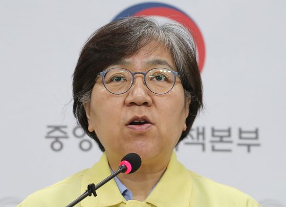 Korea Centers for Disease Control and Prevention Director Jung Eun-kyeong gives a daily press briefing on Covid-19 outbreak at the center's headquarters in Jeongju, North Chungcheong on Friday.  [YONHAP] 