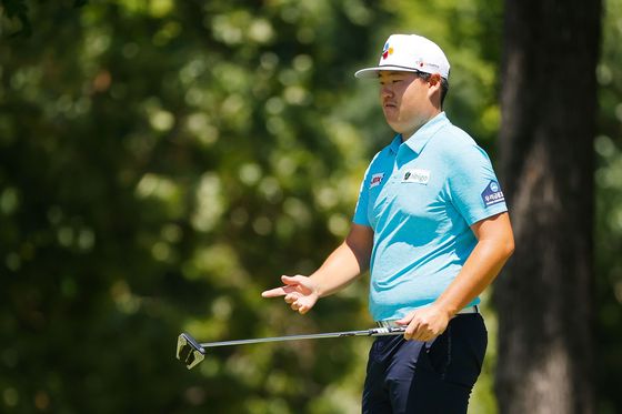 Im Sung-jae reacts after a putt during the final round of the Charles Schwab Challenge at Colonial Country Club in Fort Worth, Texas on Sunday. [GETTY IMAGES/YONHAP]