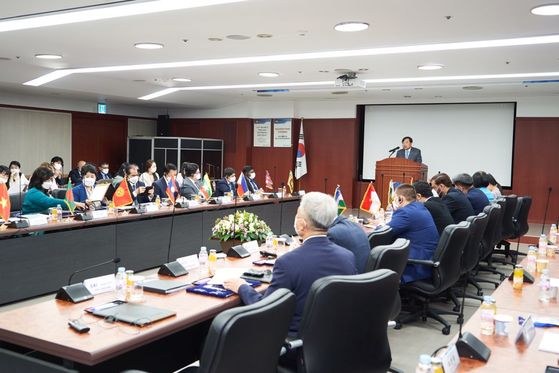 Korea Aerospace Industries (KAI) CEO Ahn Hyun-ho speaks at an event in Sacheon, South Gyeongsang, held on Wednesday to support an employment permit system that helps foreign labor receive treatment equal to domestic workers [KOREA AEROSPACE INDUSTRIES]