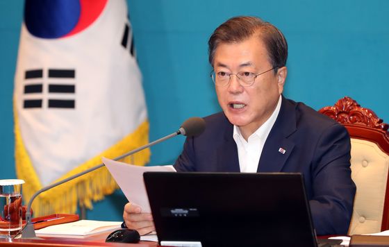  President Moon Jae-in presides over a meeting Tuesday to prepare for a second wave of Covid-19 outbreaks in Seoul and Gyeonggi province. [JOINT PRESS CORPS]