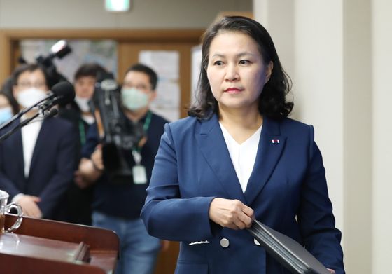 Korea Trade Minister Yoo Myung-hee prepares to announce that she is running for WTO director-general at the Trade Ministry's office in Sejong on Wednesday. [YONHAP]