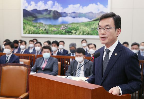 Vice Minister Cho Se-young speaks at the National Assembly in Seoul last week. [YONHAP] 