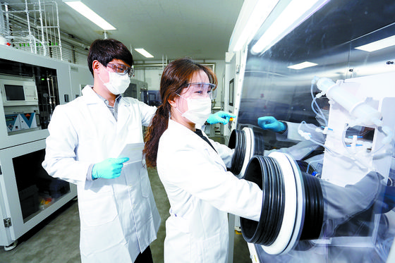 SK Materials employees at work in an R&D facility in Yeongju, North Gyeongsang. The company established the facility in 2019. [SK Materials]