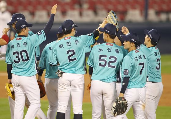 The NC Dinos celebrate after picking up a 9-3 win against the Doosan Bears at Jamsil Baseball Stadium in southern Seoul on Friday. [YONHAP]