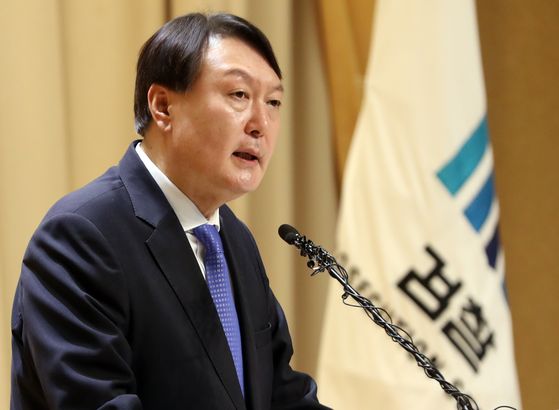 In this file photo, Prosecutor General Yoon Seok-youl gives a New Year's address at the Supreme Prosecutors' Office on Jan. 2, 2020. [YONHAP] 
