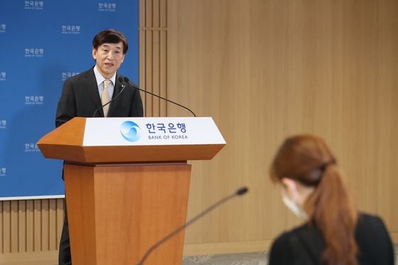 The governor of Bank of Korea, Lee Ju-yeol gives a briefing at the central bank in Jung-District, central Seoul. [BANK OF KOREA] 