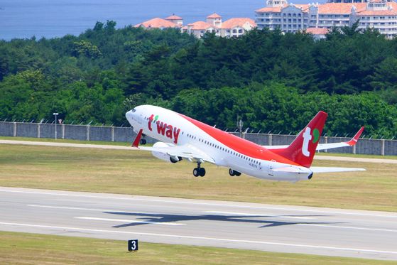 T’way Air aircraft taking off from Yangyang International Airport in Gangwon on June 26. [YONHAP]