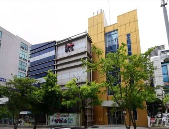 A building in Gonghang-dong, western Seoul, that will be converted into an officetel. The building was originally owned by KT. [NAVER MAP]