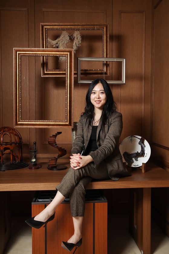 Sharon Choi poses for a photo during an interview with the JoongAng Ilbo on Wednesday at the State Tower Namsan in central Seoul. [WOO SANG-JO] 