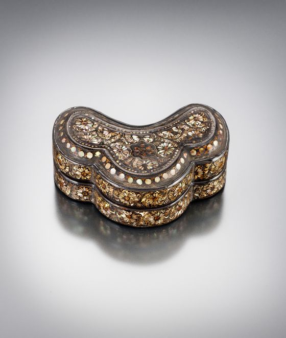 A mother-of-pearl lacquerware of Goryeo Dynasty (918-1392) has recently returned to Korea from Japan. [CULTURAL HERITAGE ADMINISTRATION]