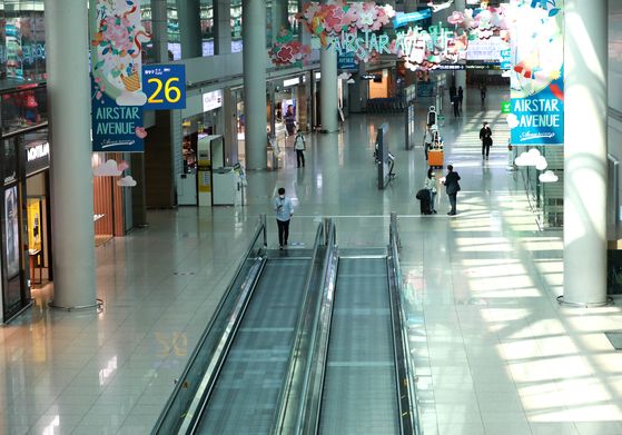 The duty-free store section located in Terminal 1 of Incheon International Airport is empty as the number of customers drops from the coronavirus pandemic. [NEWS1] 