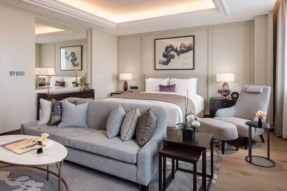 A premium deluxe room at Paradise City in Incheon. Hotels are putting extra care into disinfecting facilities to attract customers planning a staycation for the summer holidays. [PARADISE CITY]