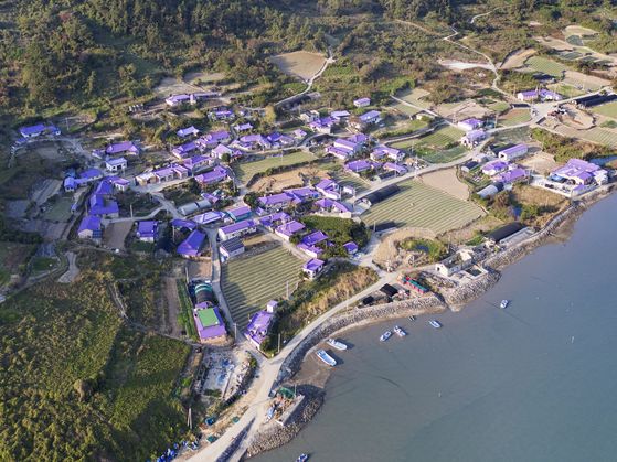 An aerial view of the Purple Islands, two islands in Sinan County, South Jeolla. [SINAN COUNTY]