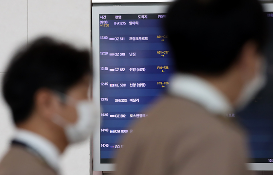 An electronic departure board at Incheon International Airport on Sunday shows Asiana Airlines' newly resumed flight to Nanjing in China. [YONHAP]