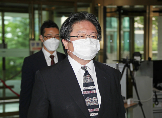 Hirohisa Soma, a senior official from the Japanese Embassy in Korea, arrives at the Korean Foreign Ministry in central Seoul Tuesday morning after the ministry summoned him to protest Tokyo's claims over the Dokdo Islets in a defense white paper. [YONHAP]