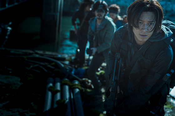 Actor Gang Dong-won as ex-soldier Jung-suk who returns to the peninsula. [NEXT ENTERTAINMENT WORLD] 