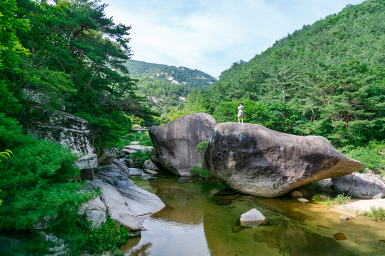 Hwayang Gugok in Goesan County. [LIETTO]