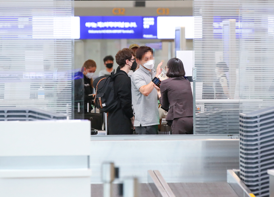 Departure entrance at Incheon International Airport on July 1. Foreigners exiting Korea last year reached an all-time high. [YONHAP]