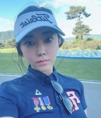 A selfie posted on actor Park Soo-in's Instagram account. Her account went private after claims she committed gapjil against a golf caddie. [INSTAGRAM CAPTURE] 