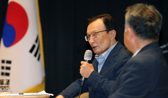 Lee Hae-chan, chairman of the ruling Democratic Party, calls Seoul a ’tasteless city“ at a meeting in Sejong Administrative City, his previous constituency, July 24. [NEWS1]