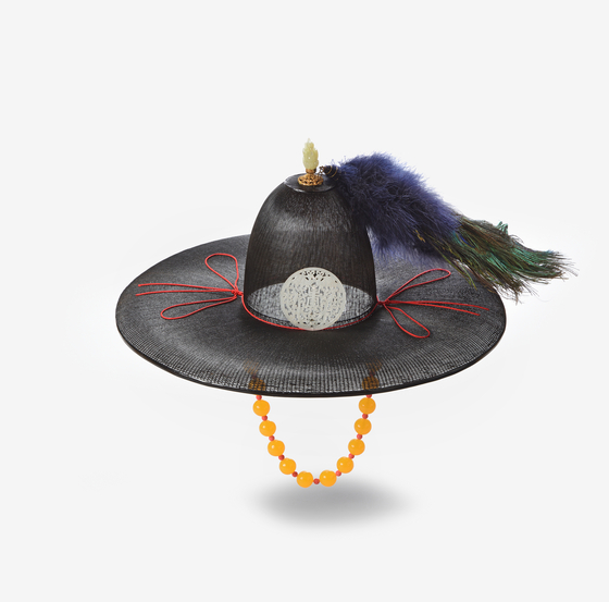 Gat featured in ’Portrait of King Cheoljong“ (1861) worn by King Cheoljong, the 25th king of the Joseon Dynasty.