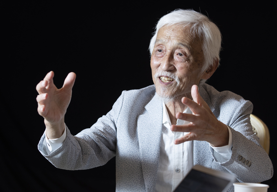 Veteran actor Oh Hyun-kyung sat down with the JoongAng Ilbo to discuss his upcoming theatrical play, "Les Misérables." [KWON HYUK-JAE]