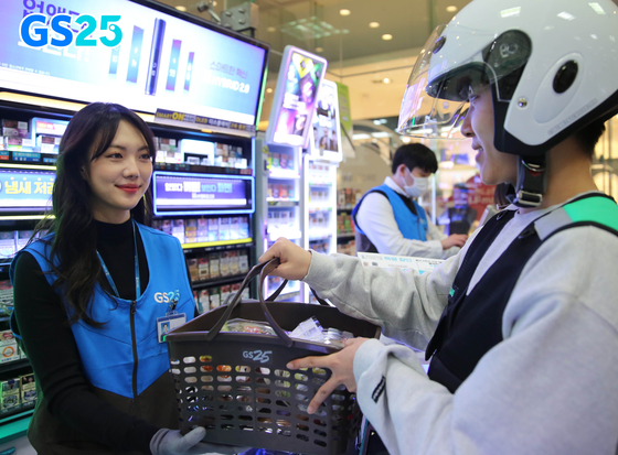 A delivery person delivers the goods to deliver at GS25 convenience store. [GS RETAIL]