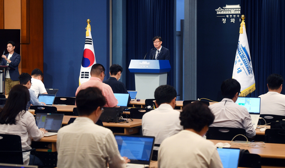 On June 21, Blue House policy chief Kim Sang-jo gives a briefing on the government’s measures to deal with Japan’s export restrictions on key materials for semiconductor production in Korea. [JOINT PRESS CORPS]