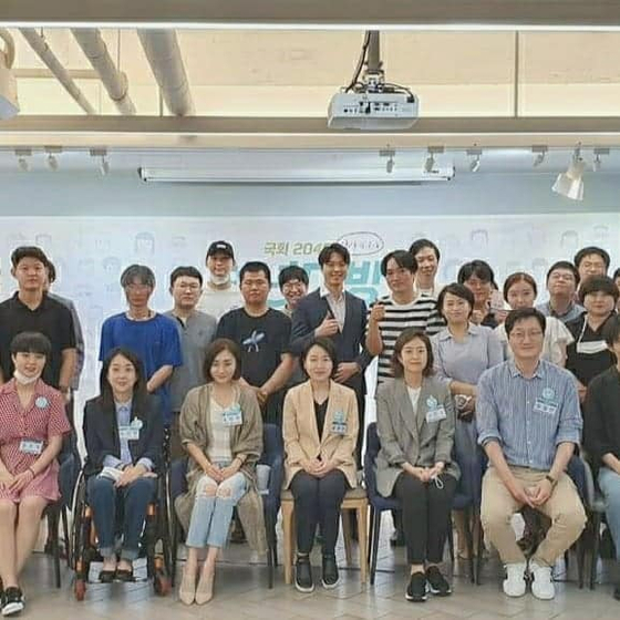 Ryu, on far left, in the same dress she wore to the Assembly's plenary session on Tuesday, poses for a photo with a group of other lawmakers that met Monday. [FACEBOOK ACCOUNT OF YOO JUNG-JU]