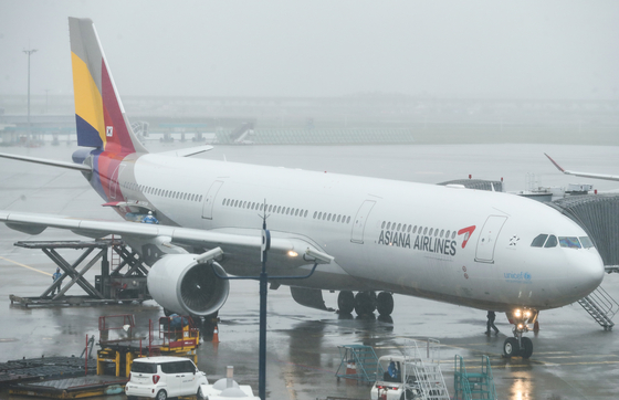 Asiana Airlines passenger aircraft parked at the Incheon International Airport on Sunday. [YONHAP]