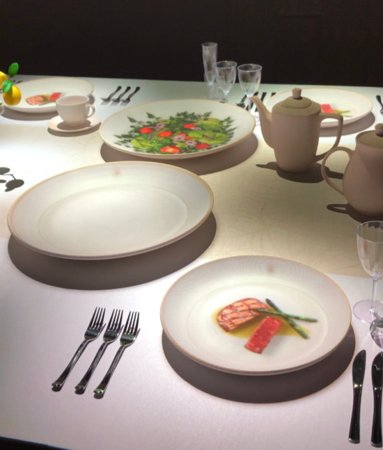 Using projection media, the exhibit visualizes what kind of food the foreign diplomats and the royal court enjoyed in Deoksu Palace. [YIM SEUNG-HYE]