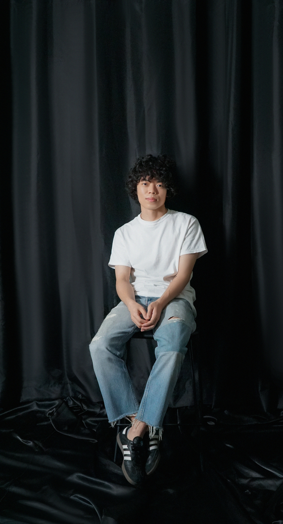 Singer O3ohn sits down for an interview with the Korea JoongAng Daily. [BYUN JU-YEON]