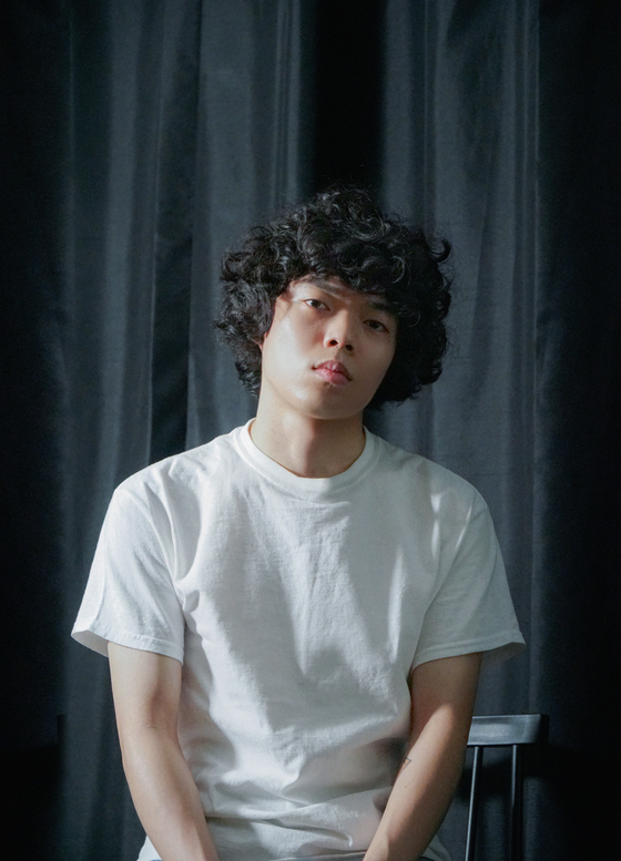 Singer O3ohn sits down for an interview with the Korea JoongAng Daily. [BYUN JU-YEON]