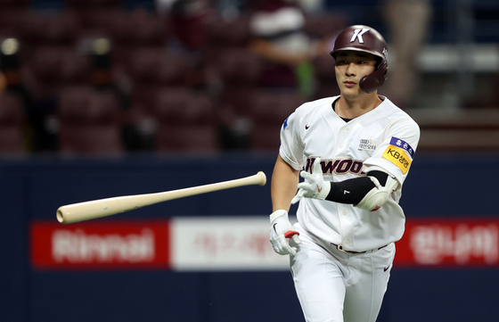 Kiwoom Heroes' Kim Ha-seong rounds the bases after hitting a three-run home run during a game against the KT Wiz at Gocheok Sky Dome in western Seoul on Aug. 5. [YONHAP] 