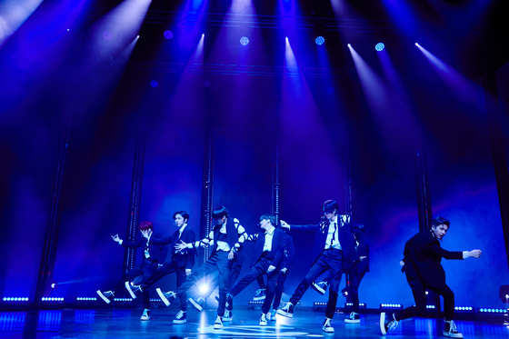 Boy band Cravity performs its new song "Flame" on Monday afternoon during an online showcase for its new EP "Cravity Season 2. Hideout: The New Day We Step Into." [STARSHIP ENTERTAINMENT]