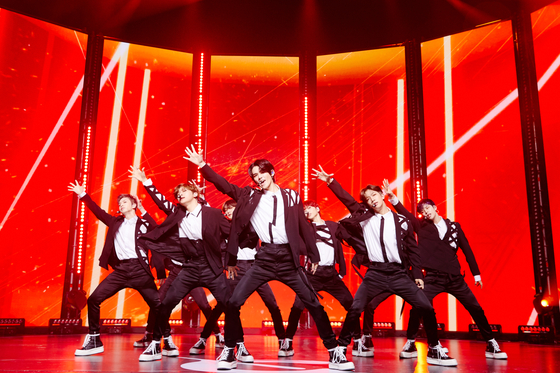 Boy band Cravity performs its new song "Flame" on Monday afternoon during an online showcase for its new EP "Cravity Season 2. Hideout: The New Day We Step Into." [STARSHIP ENTERTAINMENT]