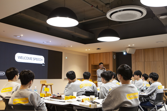 Kakao founder Kim Beom-soo speaks to new employees in November 2019. [KAKAO]
