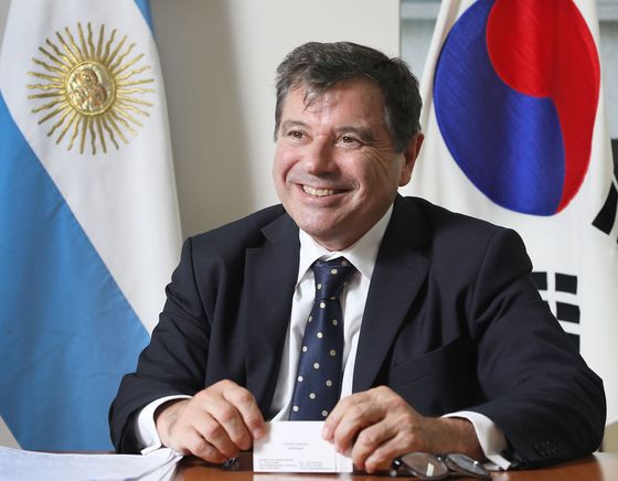Ambassador of Argentina to Korea, Alfredo Carlos Bascou, in the interview with the Korea JoongAng Daily at the office in central Seoul last month. [PARK SANG-MOON]