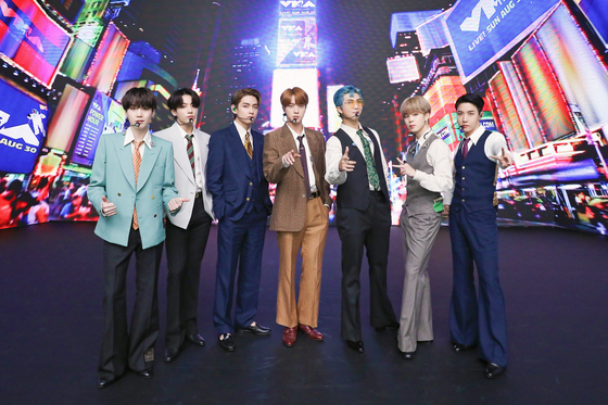 BTS performs its new song "Dynamite" for the first time for the 2020 MTV Video Music Awards on Monday morning. [BIG HIT ENTERTAINMENT]